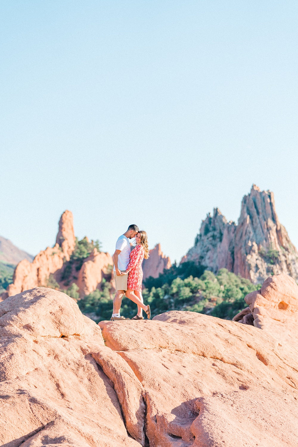garden of the gods engagement pictures