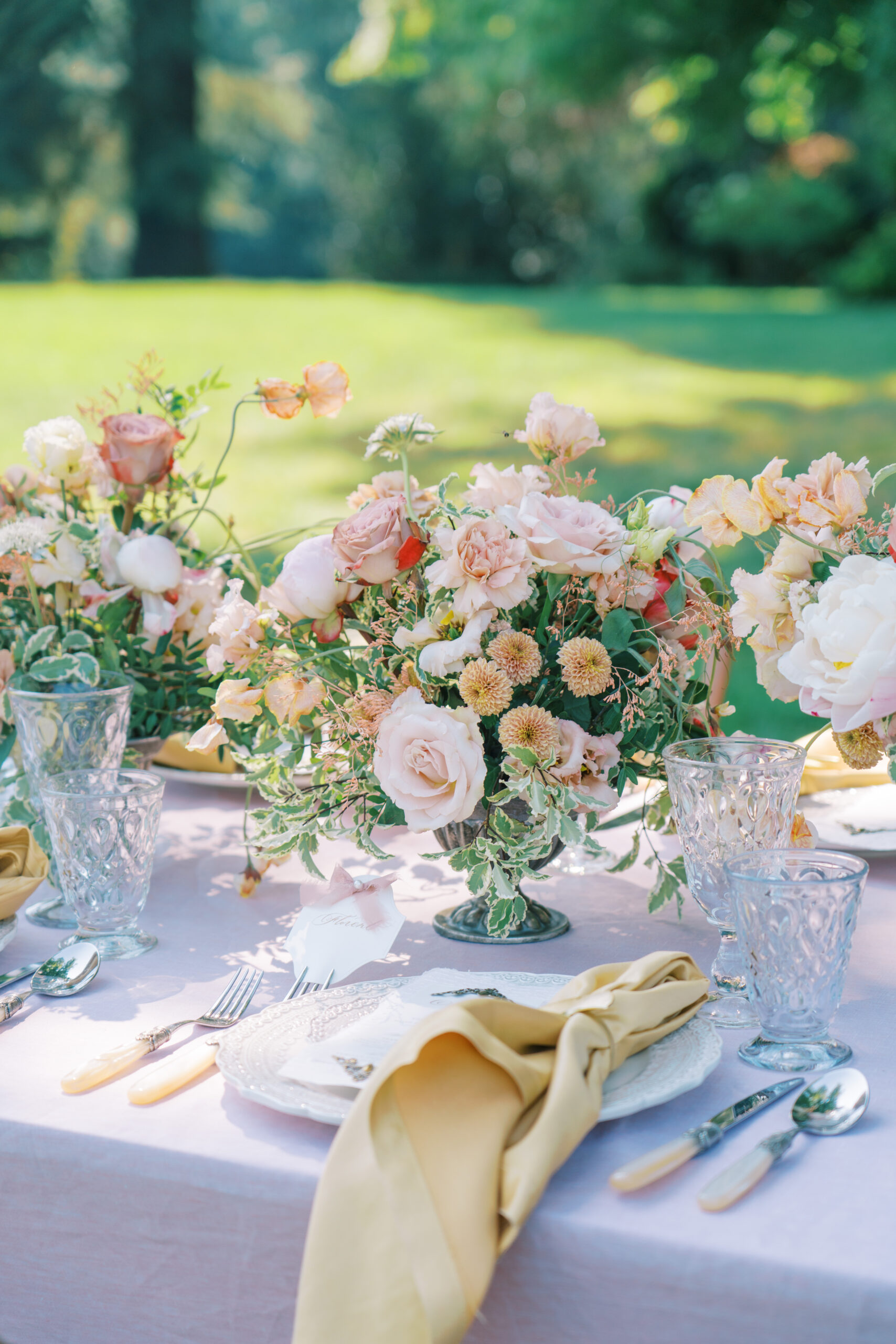 chateau de champlatreux wedding reception table