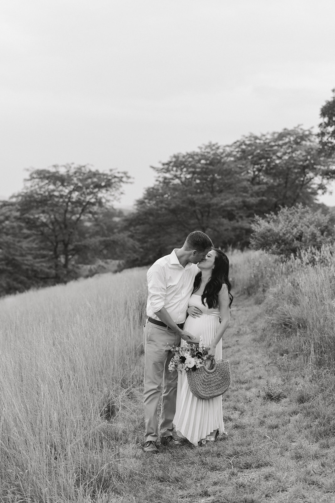 maternity pictures in a field