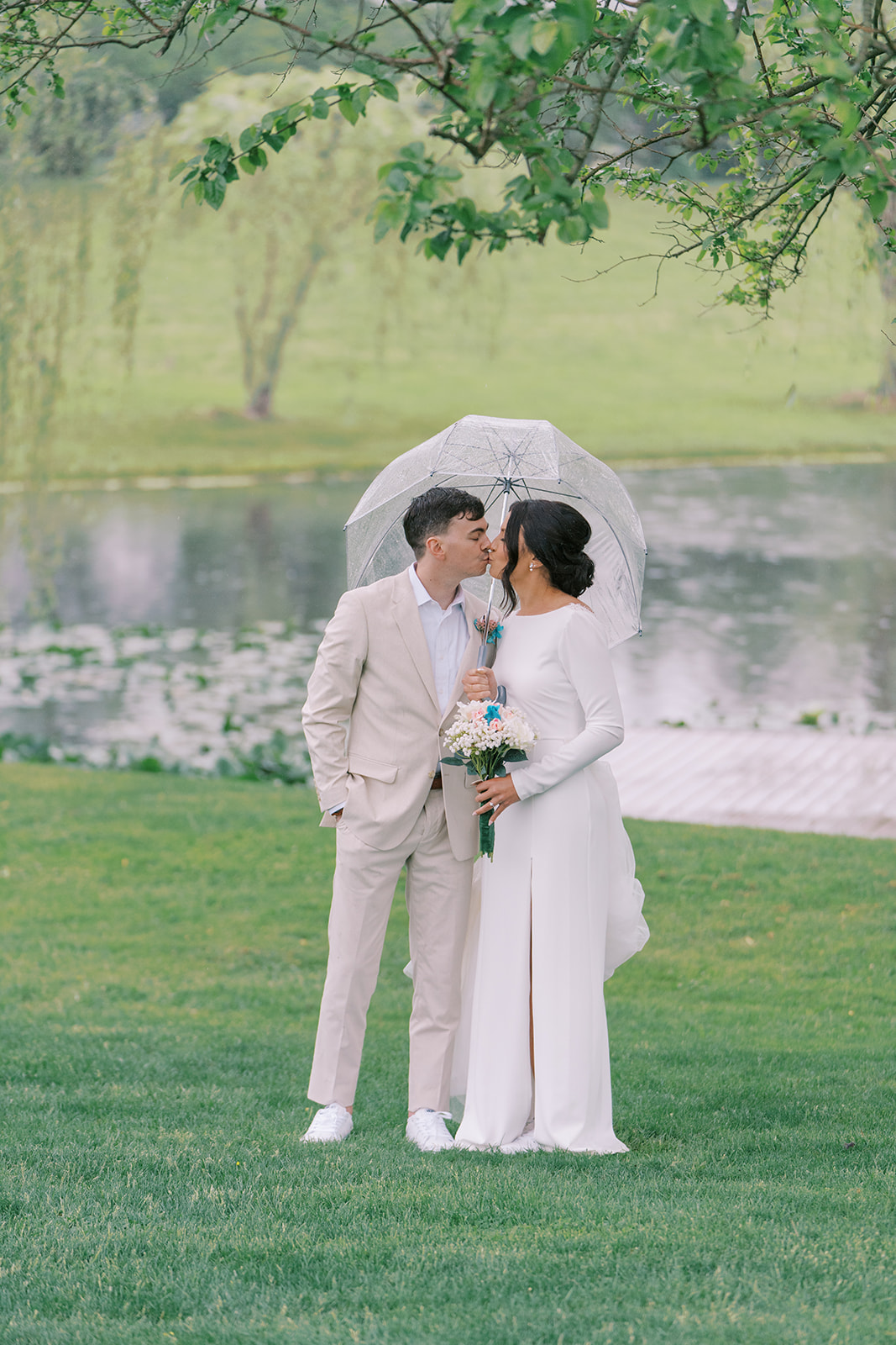 rainy wedding day at wind in the willows wedding venue